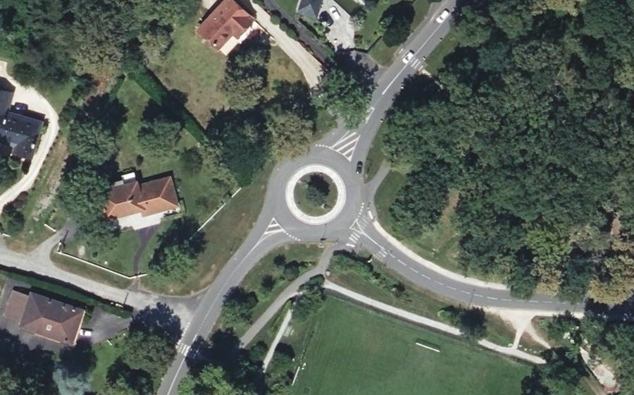 Vue aérienne du Rond-point anonyme n°35786474