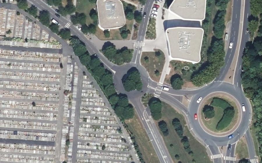 Vue aérienne du Rond-point anonyme n°358322180