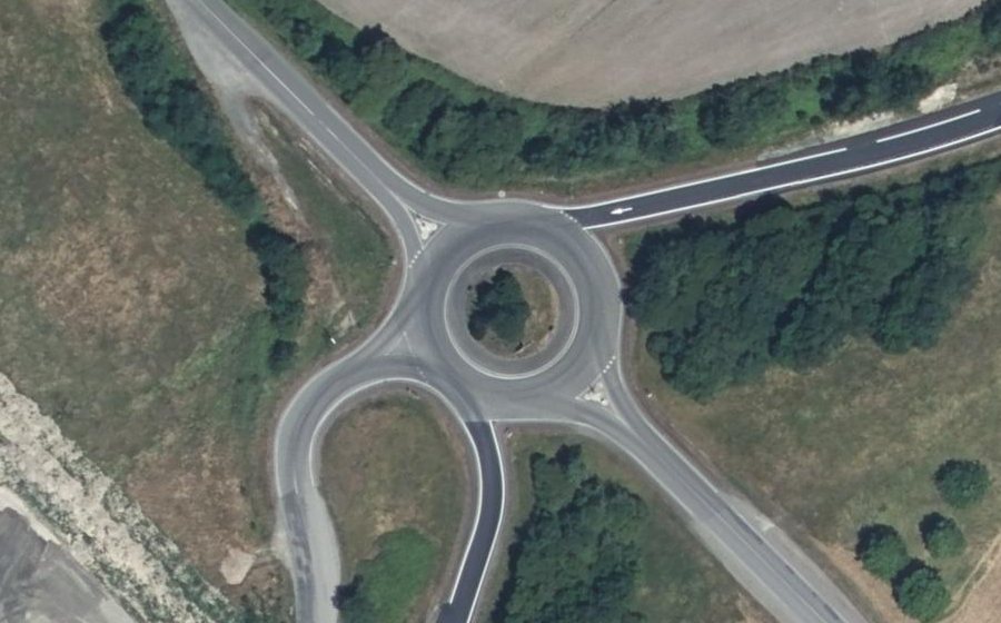 Vue aérienne du Rond-point anonyme n°35835319