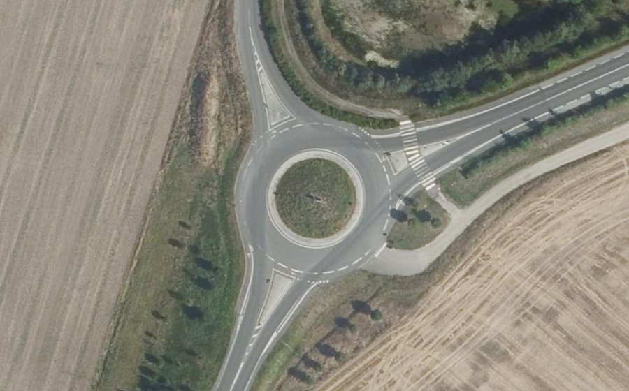 Vue aérienne du Rond-point anonyme n°358607801