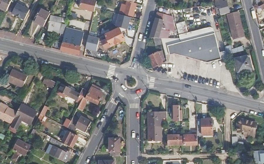 Vue aérienne du Rond-point anonyme n°358669641