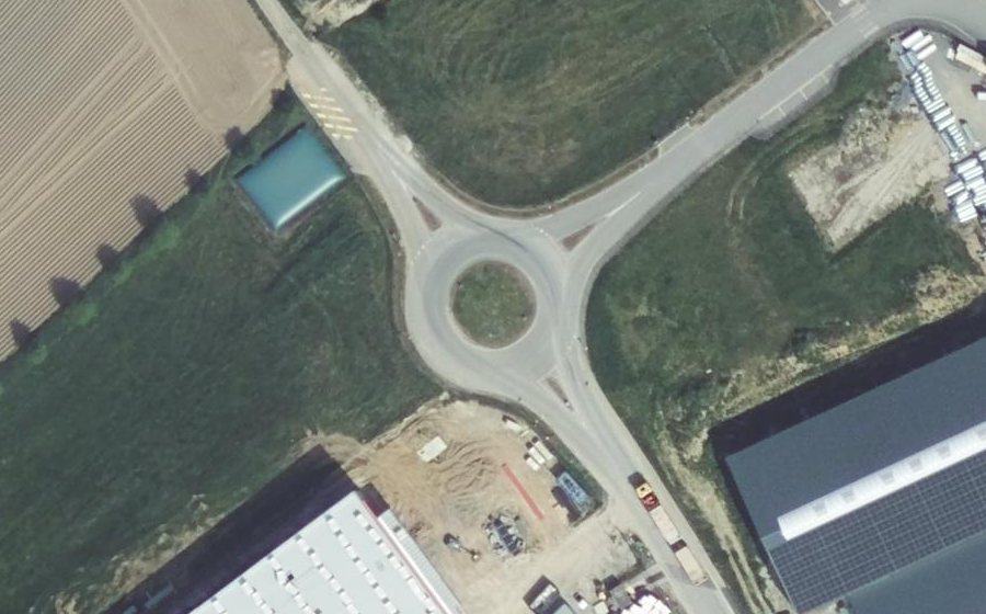 Vue aérienne du Rond-point anonyme n°358691844