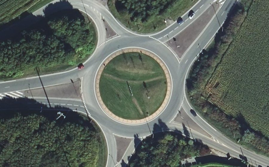 Vue aérienne du Rond-point anonyme n°35874019