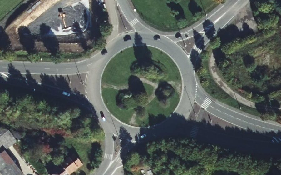 Vue aérienne du Rond-point anonyme n°35874025