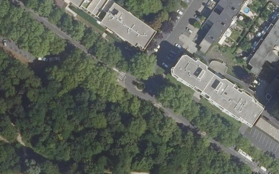 Vue aérienne du Rond-point anonyme n°35879861