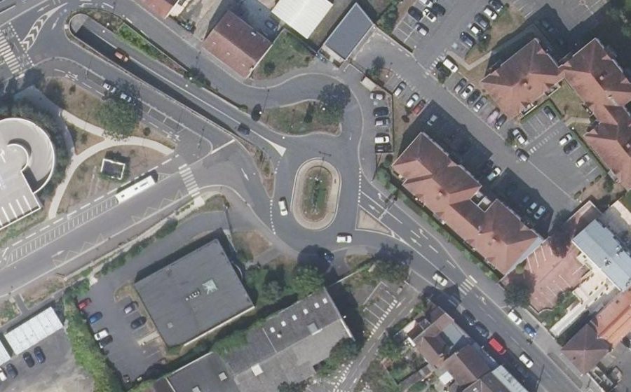 Vue aérienne du Rond-point anonyme n°358808052