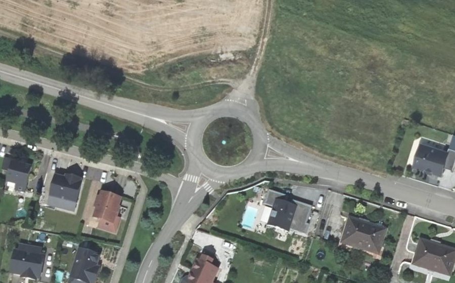 Vue aérienne du Rond-point anonyme n°35882193