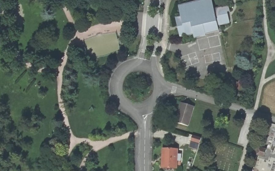 Vue aérienne du Rond-point anonyme n°35883068