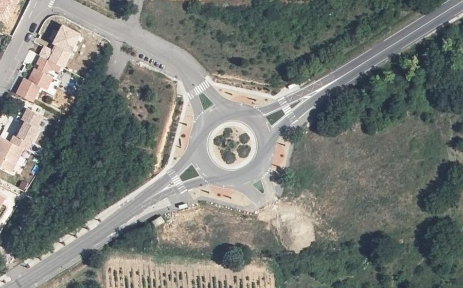 Vue aérienne du Rond-point anonyme n°358964115