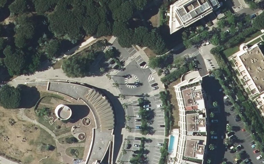 Vue aérienne du Rond-point anonyme n°358974990