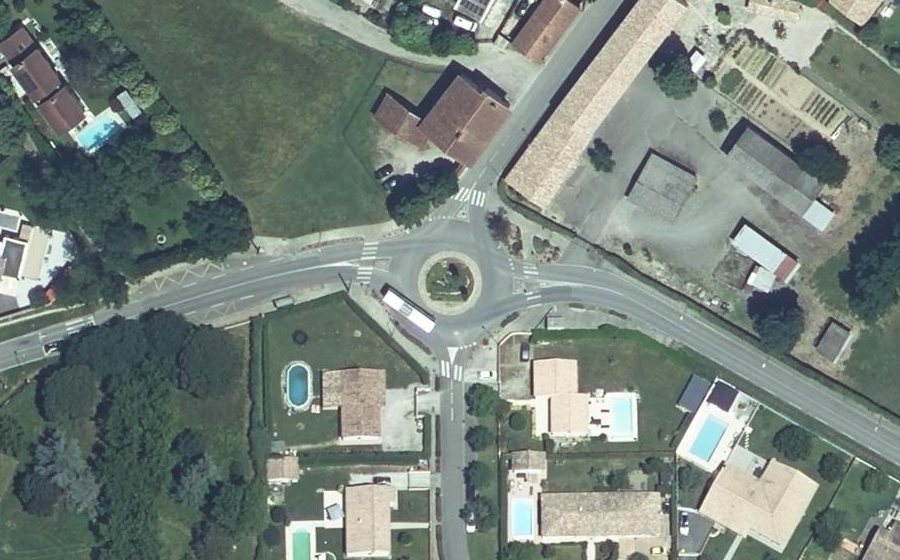 Vue aérienne du Rond-point anonyme n°35910120