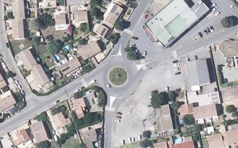 Vue aérienne du Rond-point anonyme n°359113242