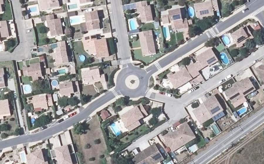 Vue aérienne du Rond-point anonyme n°359180553