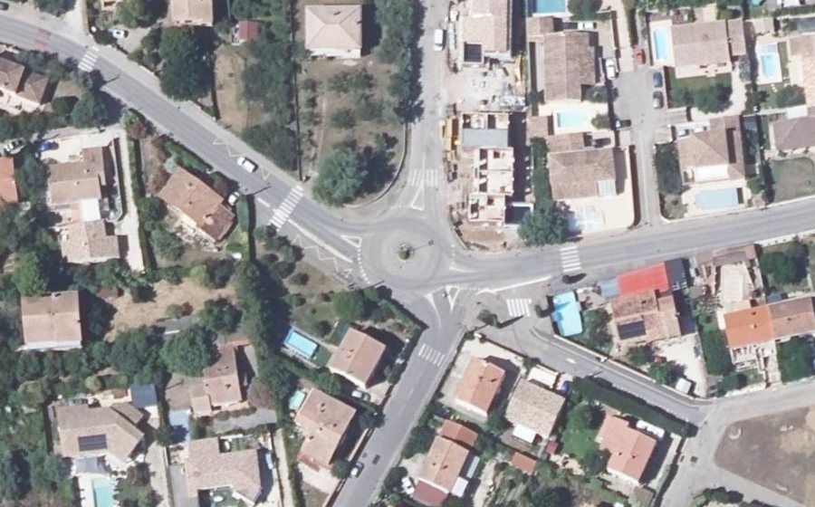 Vue aérienne du Rond-point anonyme n°359180555