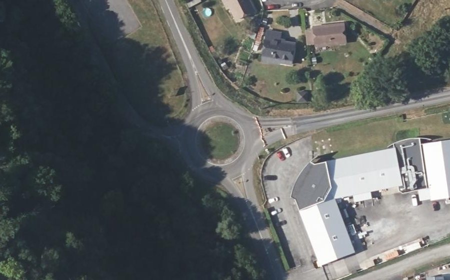 Vue aérienne du Rond-point anonyme n°35918382