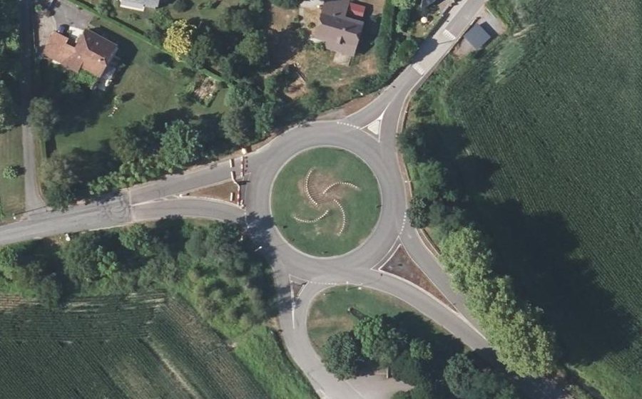 Vue aérienne du Rond-point anonyme n°35918384