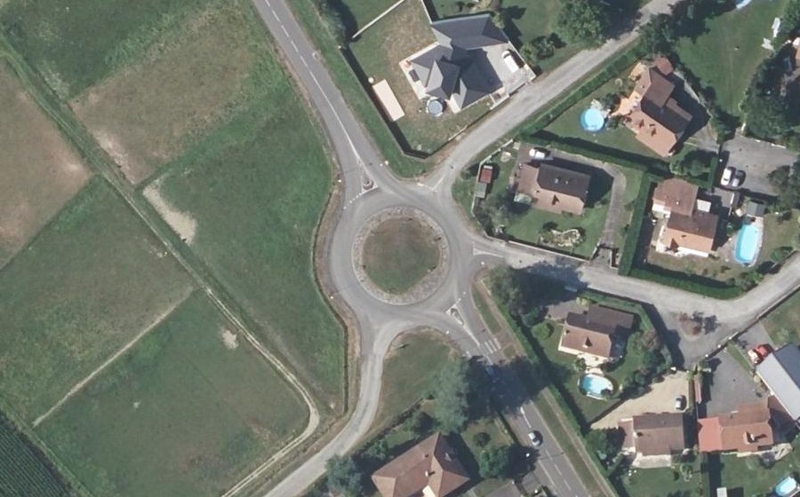 Vue aérienne du Rond-point anonyme n°35918392