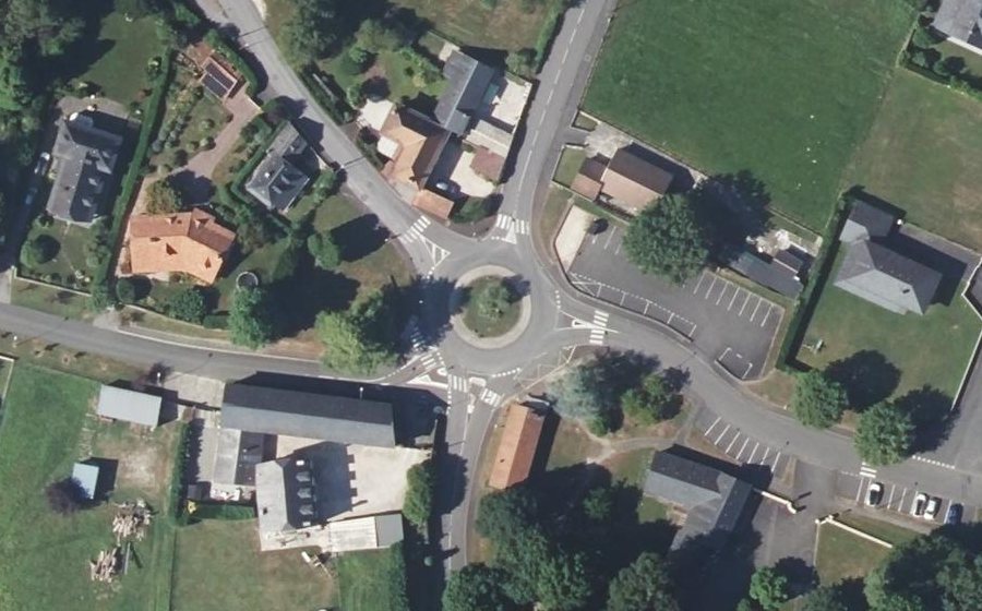 Vue aérienne du Rond-point anonyme n°35921776