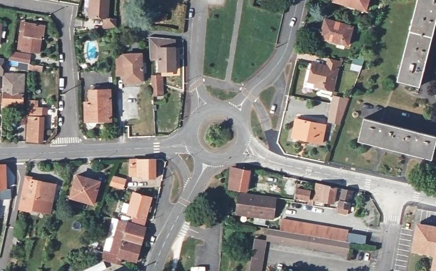 Vue aérienne du Rond-point anonyme n°35921952