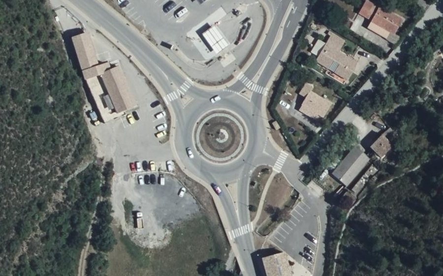 Vue aérienne du Rond-point anonyme n°35923906