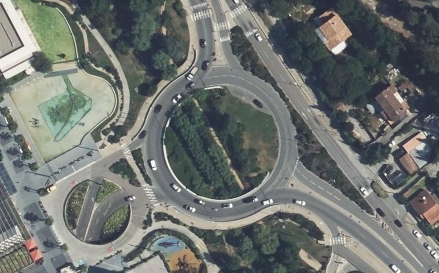 Vue aérienne du Rond-point anonyme n°359383796