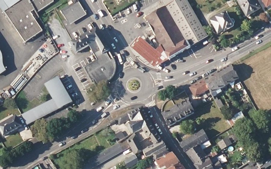 Vue aérienne du Rond-point anonyme n°35939689