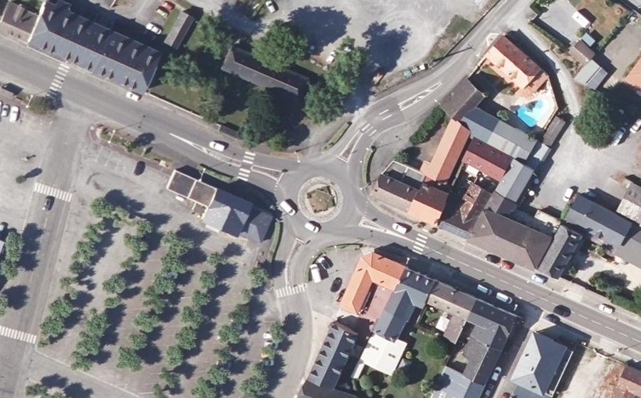 Vue aérienne du Rond-point anonyme n°35943736