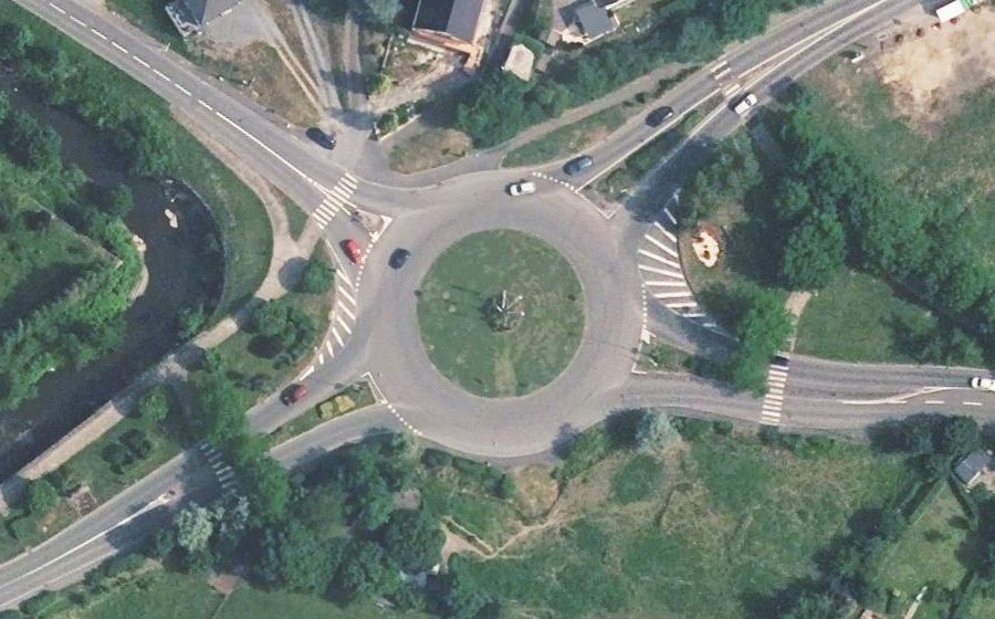 Vue aérienne du Rond-point anonyme n°35956277