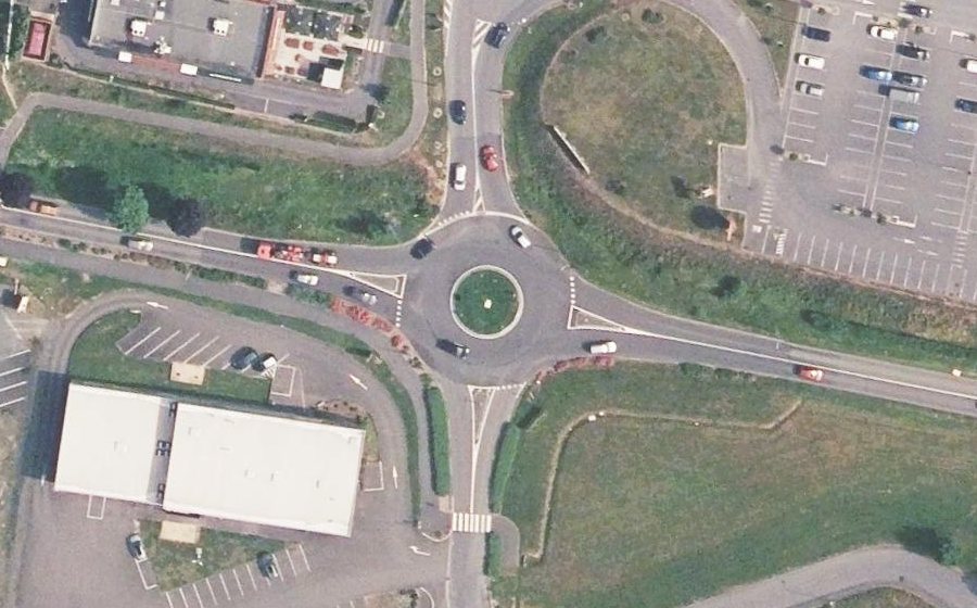 Vue aérienne du Rond-point anonyme n°35956279