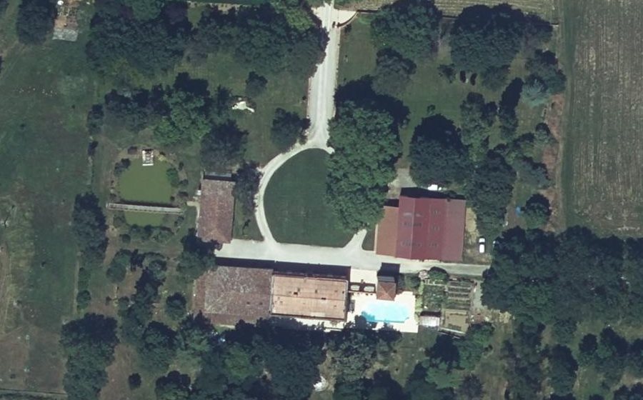 Vue aérienne du Rond-point anonyme n°359608153