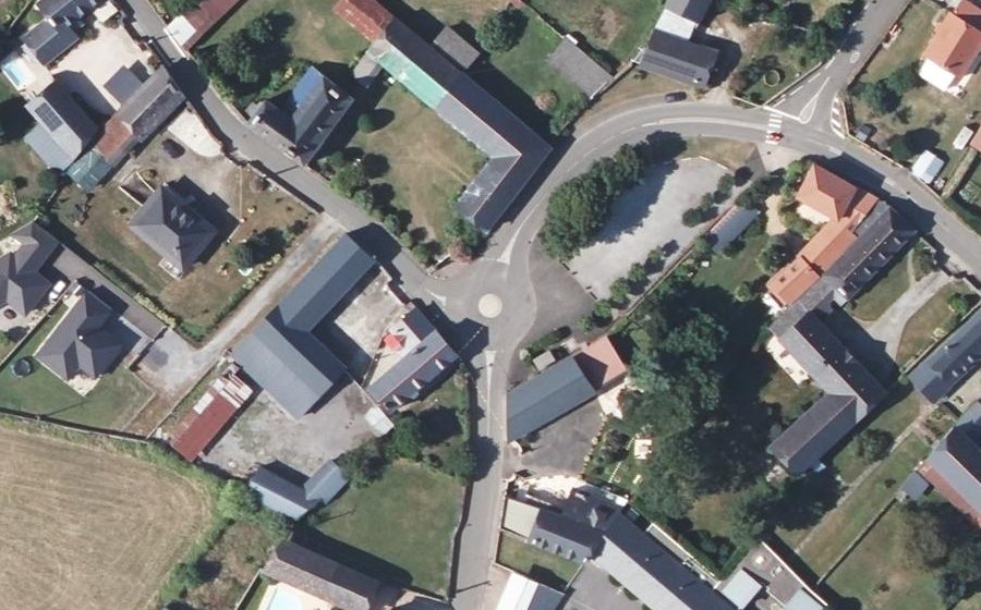 Vue aérienne du Rond-point anonyme n°35961115