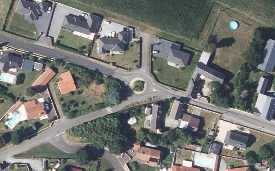 Vue aérienne du Rond-point anonyme n°35961122