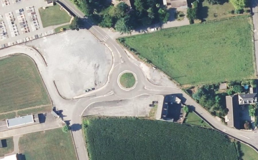 Vue aérienne du Rond-point anonyme n°35961134