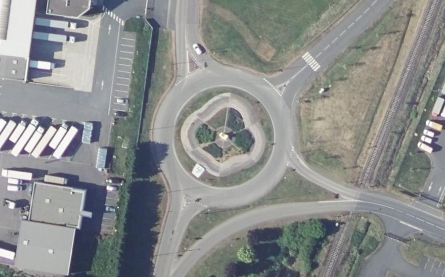 Vue aérienne du Rond-point anonyme n°35964834