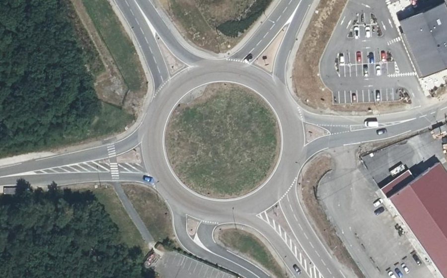 Vue aérienne du Rond-point anonyme n°35971168