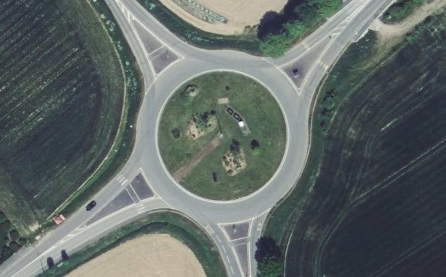 Vue aérienne du Rond-point anonyme n°35973702