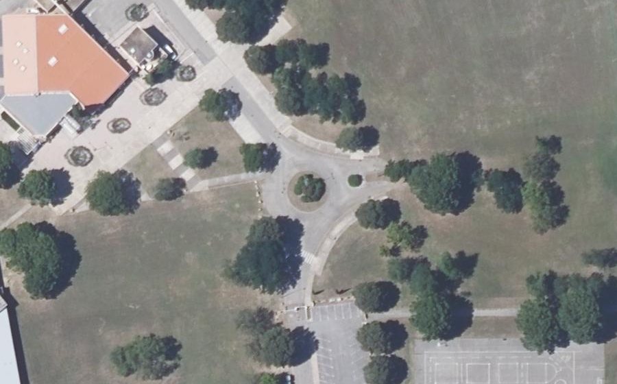 Vue aérienne du Rond-point anonyme n°359738953