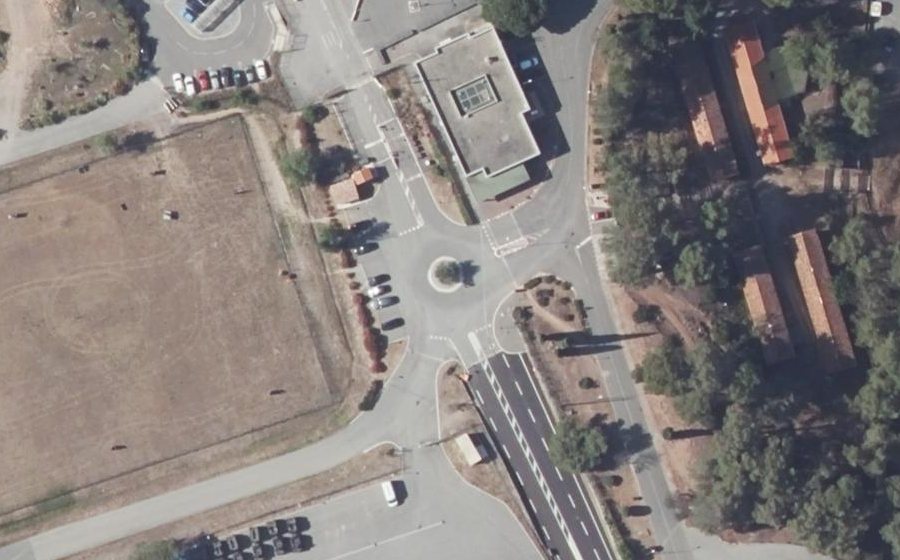 Vue aérienne du Rond-point anonyme n°359835308