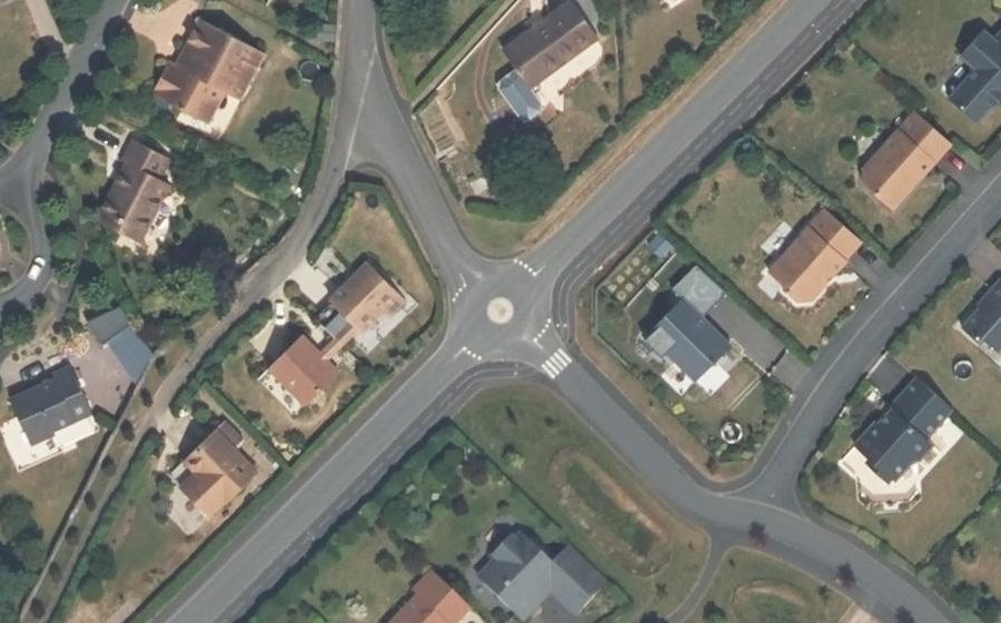 Vue aérienne du Rond-point anonyme n°359863446