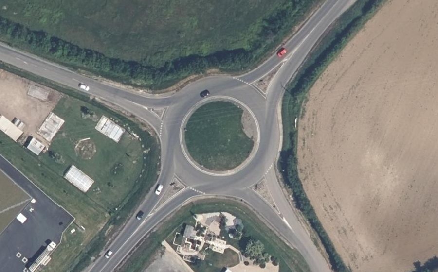 Vue aérienne du Rond-point anonyme n°35992772