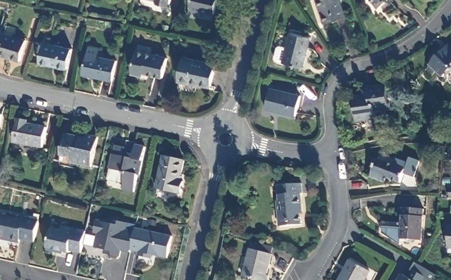 Vue aérienne du Rond-point anonyme n°35994701
