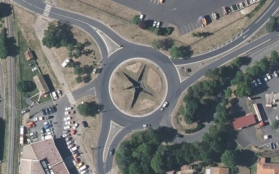 Vue aérienne du Rond-point anonyme n°3600037