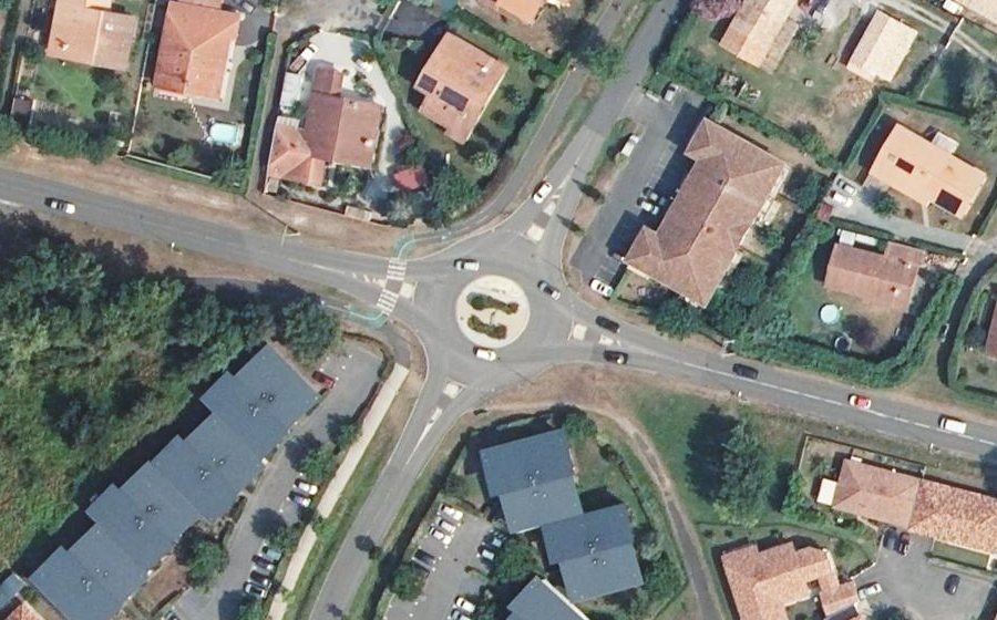 Vue aérienne du Rond-point anonyme n°360013078
