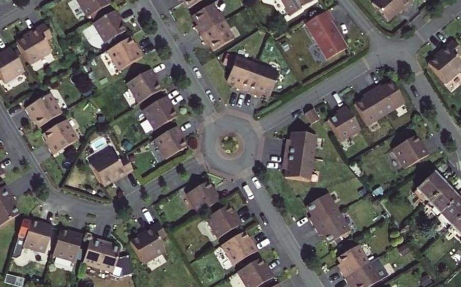 Vue aérienne du Rond-point anonyme n°360087944
