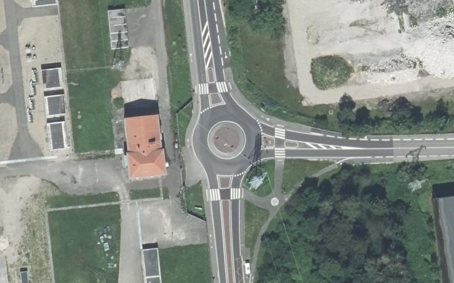 Vue aérienne du Rond-point anonyme n°360301847