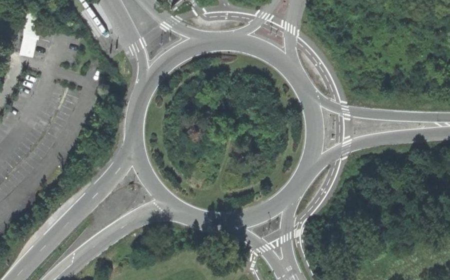 Vue aérienne du Rond-point anonyme n°360303492