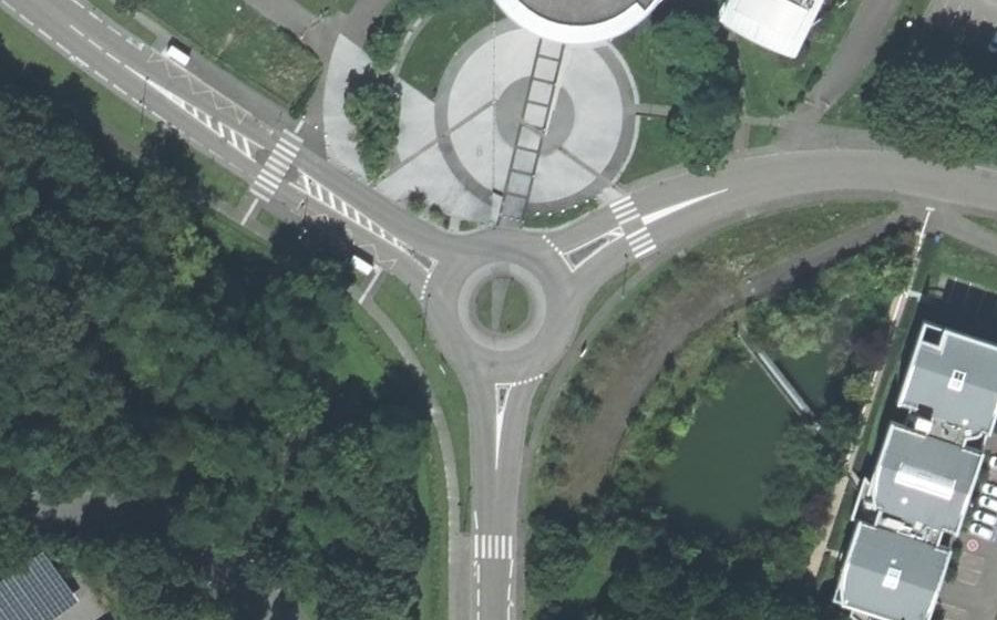 Vue aérienne du Rond-point anonyme n°360305090