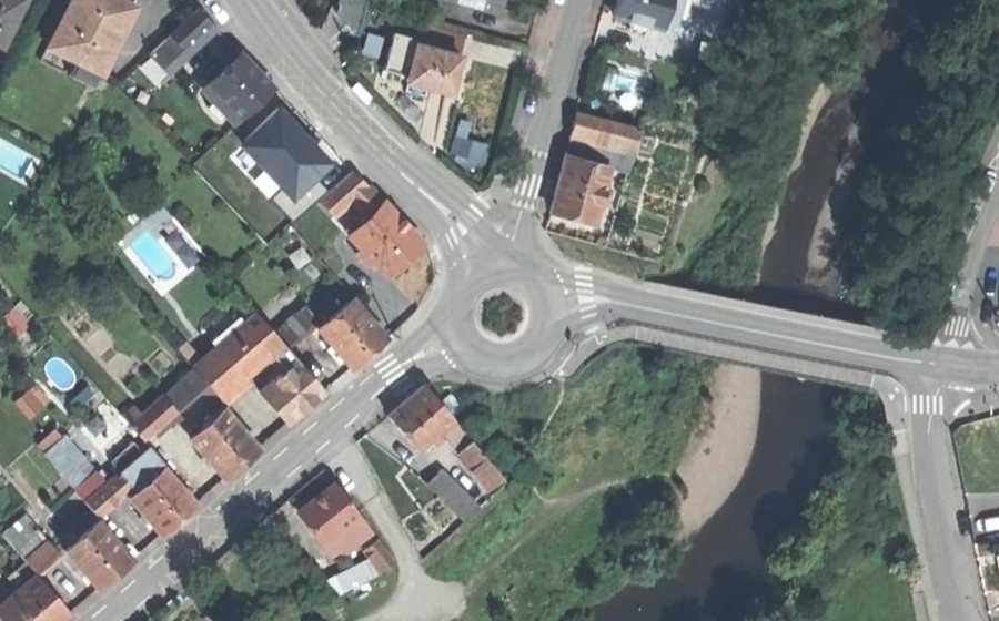 Vue aérienne du Rond-point anonyme n°360403385