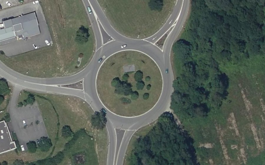 Vue aérienne du Rond-point anonyme n°36067296