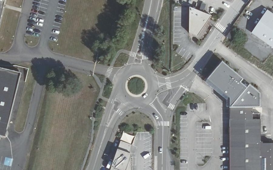 Vue aérienne du Rond-point anonyme n°36071879